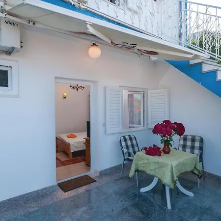 아파트 Put Borka V 오미스